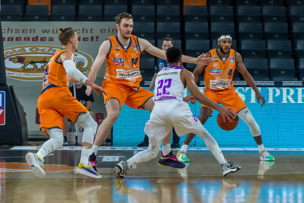 程中结识了 程中结识了